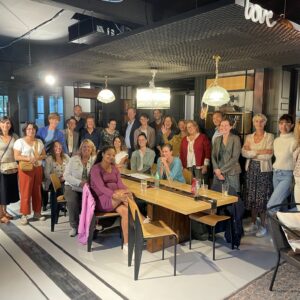 Photo de groupe des participants à un afterwork du 5 septembre du groupe régional hauts de france