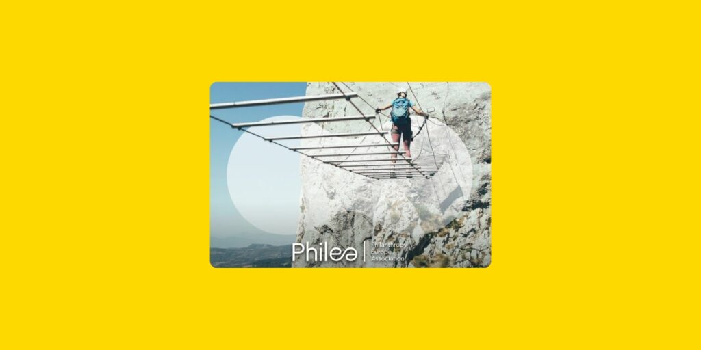 Photo de couverture du guide Philea représentant une personne en équilibre sur un pont de singe